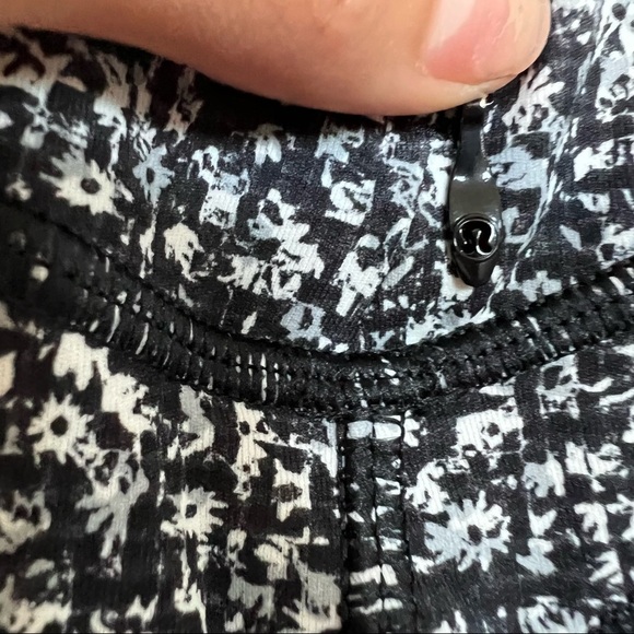 Lululemon- Sole Training 7/8 Tights In Daisy Dust Alpine White Black- 4 - Picture 10 of 11
